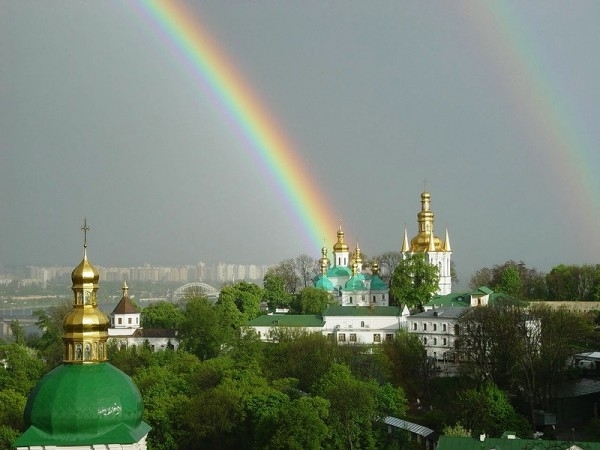 Кияни проголосували за вилучення лаври в Московського патріархату Кияни проголосували за вилучення лаври в Московського патріархату