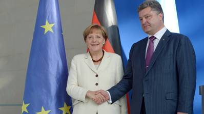 Treffen im Kanzleramt: Merkel verspricht Poroschenko ihre Unterstützung.