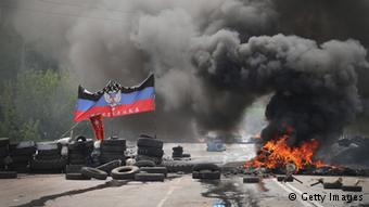 Eine Straßensperre in Kramatorsk nach einem Gefecht