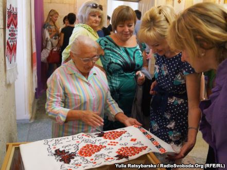 Українські вишиті «візитівки» їдуть до Болгарії Українські вишиті «візитівки» їдуть до Болгарії