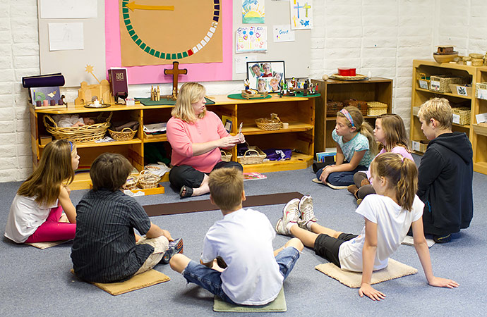Декомунізація освіти: Церкви отримали право створювати школи і університети