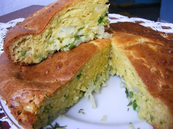 Простой и вкусный пирог с молодой капустой