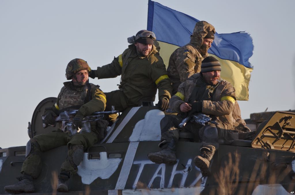 Більшість українців припинили допомагати військовим, – волонтери