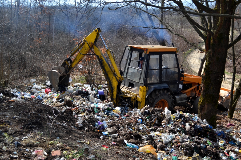 На Київщині ліквідували сміттєзвалище способом біоремедіації На Київщині ліквідували сміттєзвалище способом біоремедіації