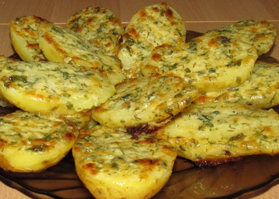 Картопля під часниковим соусом Картопля під часниковим соусом