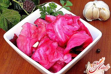 Капуста маринована з буряком