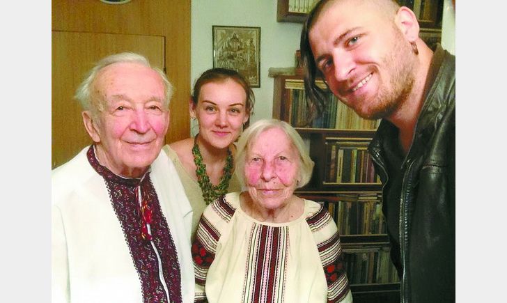 Вишиванки обмінювали на хліб і закопували у землю…