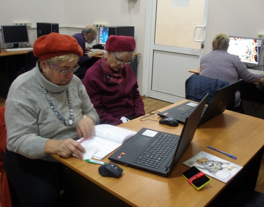 Основи комп'ютерної грамотності освоюють одеські пенсіонери