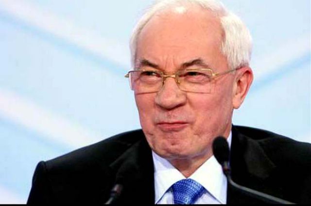 Азаров пообіцяв помститися "падлюкам", які забрали у нього суперпенсію Азаров пообіцяв помститися "падлюкам", які забрали у нього суперпенсію