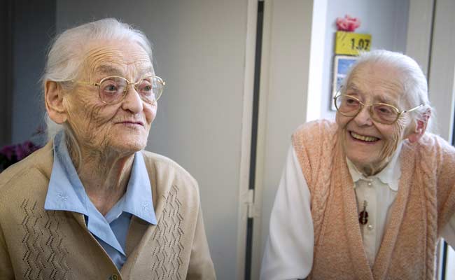 Родившиеся недоношенными сестры-близнецы отметили свой 104-й день рождения