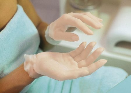 Потіште свої ручки: парафінотерапія