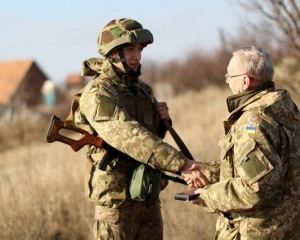 Подружжя пенсіонерів пліч-о-пліч воює на Донбасі