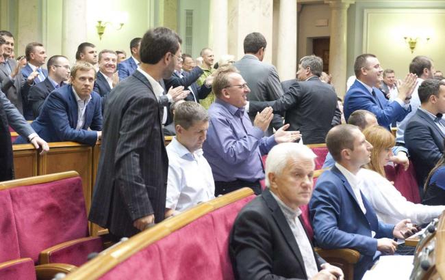 ВР назначила пенсии в связи с потерей кормильца членам семей погибших евромайдановцев